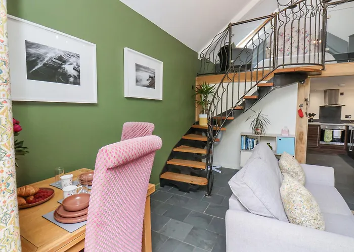 別荘 The Nail Shed